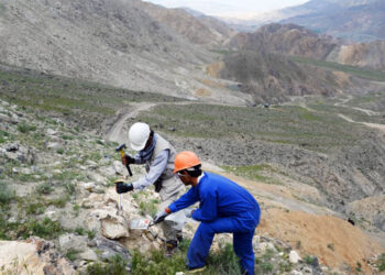 China Warns Miners to Leave Afghan Border
