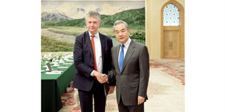 China Brings Japan Issue into Talks with UK