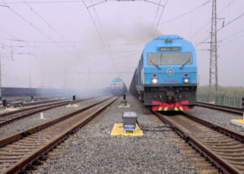 China Trials 35,000-Ton Heavy-Haul Rail System