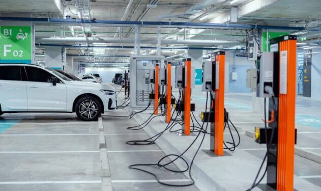 Pakistan Plans 3,000 EV Charging Stations