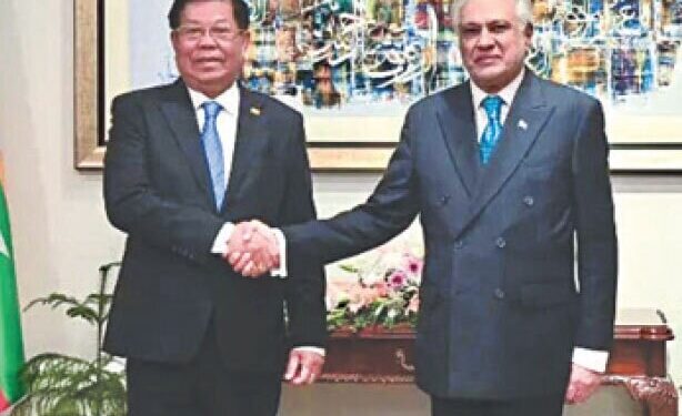 Pakistan delivers first batch of quake aid to Myanmar