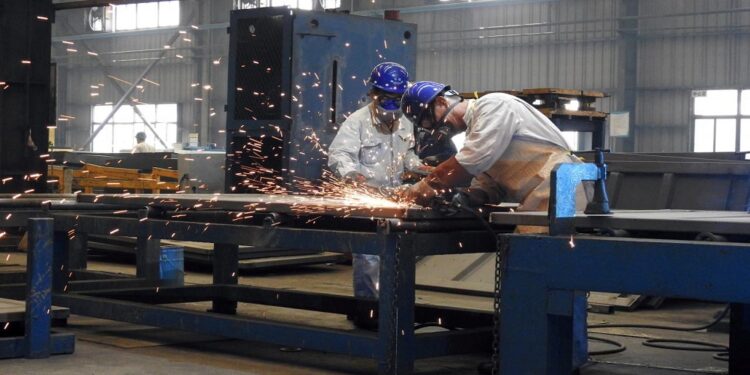 Pakistan’s Large-Scale Manufacturing Rises 5%