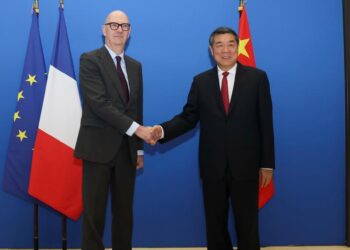 China and France Agree to Strengthen Economic Ties