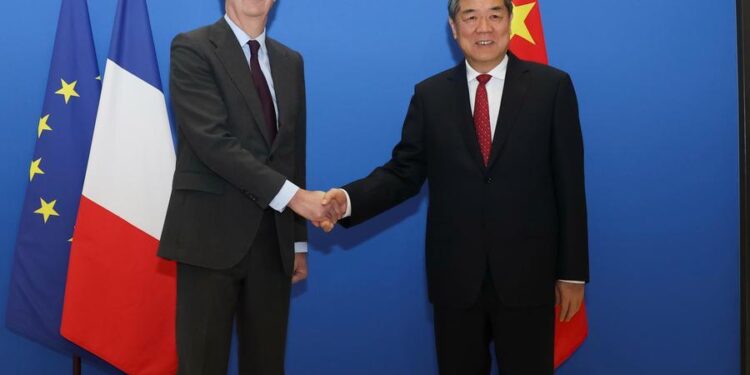 China and France Agree to Strengthen Economic Ties