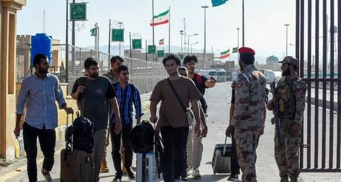 Pakistani Students Evacuated from Iran by Government