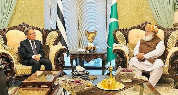 Chinese envoy meets Fazl for peace talks