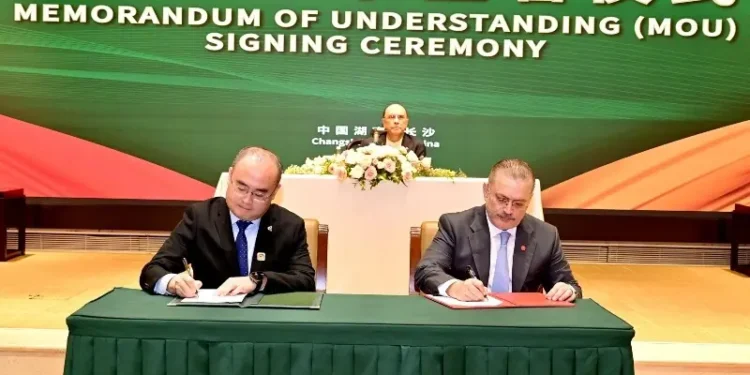 Pakistan, China Sign MoUs in Key Sectors