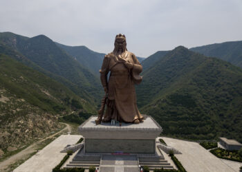 From Man to Myth: The Rise of Guan Yu