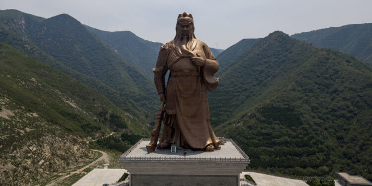 From Man to Myth: The Rise of Guan Yu