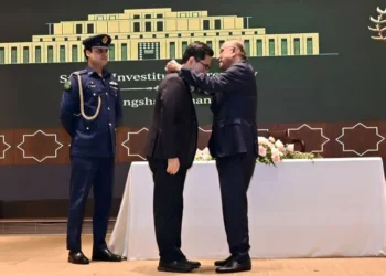 Zardari Awards Sitara-i-Pakistan to Chinese Doctor