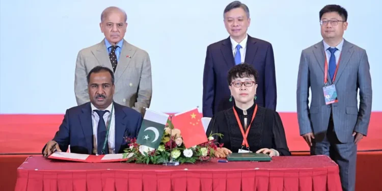 Pakistan, China Sign $7bn Investment Deals