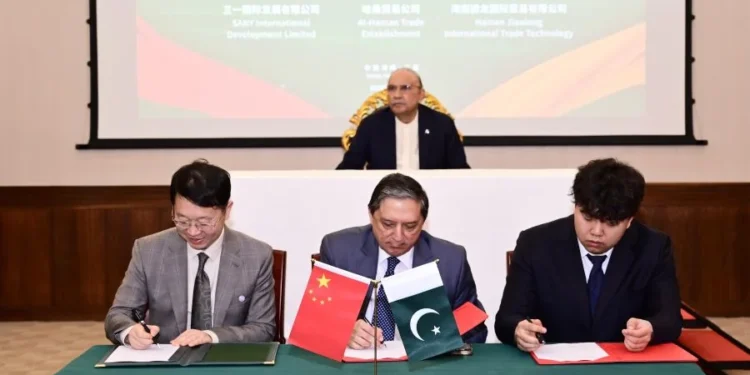 Zardari Witnesses JV, MoUs in Sanya