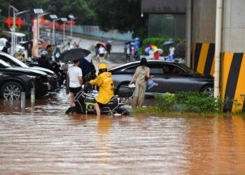 China issues flood-alert amid heavy rains
