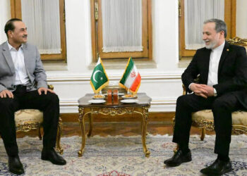 Iran FM discusses ceasefire with Pak COAS