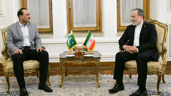 Iran FM discusses ceasefire with Pak COAS
