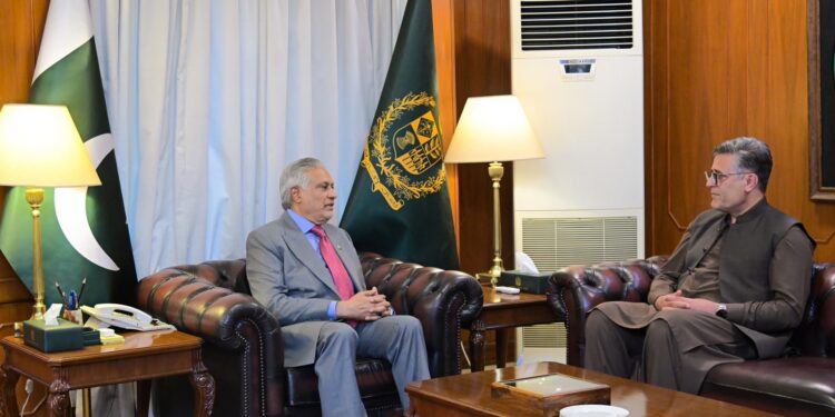 Dar Urges Faster Pakistan-China Cooperation