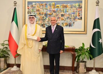 Dar, Kuwaiti FM Discuss Middle East Situation