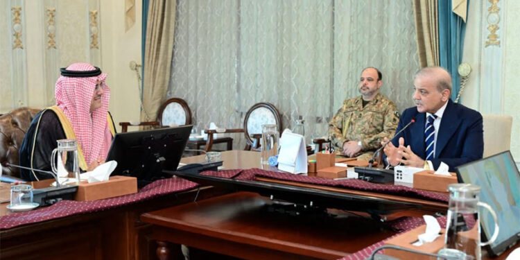 Pakistan Seeks Strategic Economic Partnership with Saudi Arabia