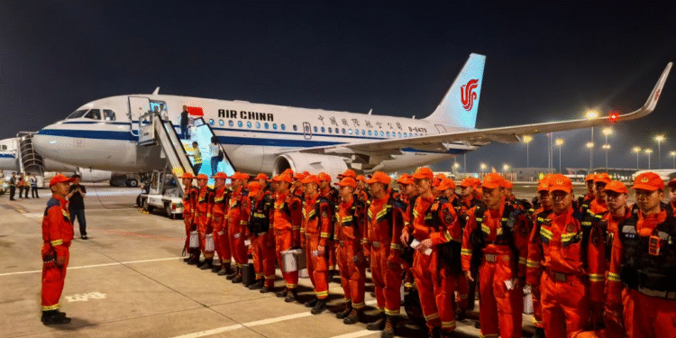 Rescuers Rush to Mudslide-Hit Gyirong Port