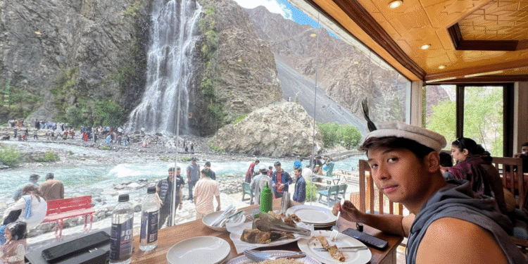 Chinese Vlogger Showcases Pakistan to Millions