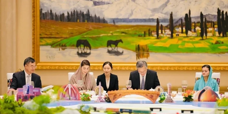 Maryam, Xinjiang Chief Deepen Farm Cooperation