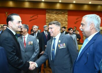 Army Chief Pays Tribute to Pakistan’s Veterans