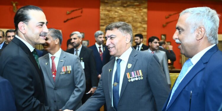 Army Chief Pays Tribute to Pakistan’s Veterans