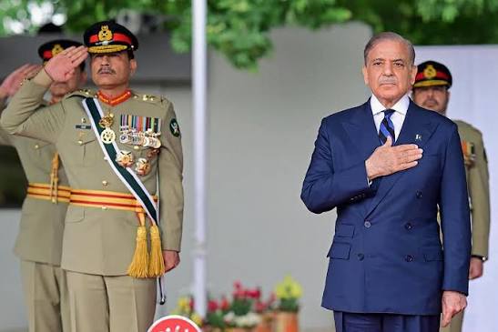 PM, Army Chief Visit Saudi Arabia