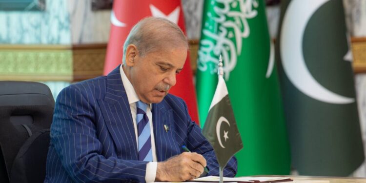 PM Shehbaz Lauds Trump’s Support for Defence Pact