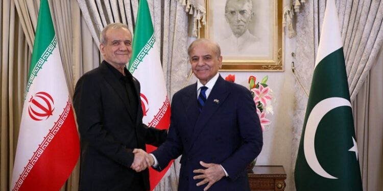 Iranian President Calls for Stronger Pakistan Ties
